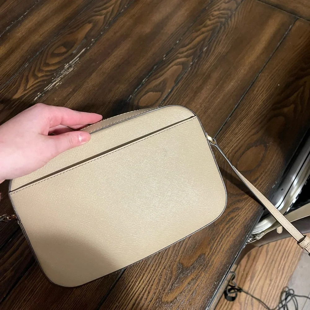Brand new never used Jet Set Michael Kors cross body. - Picture 5 of 6